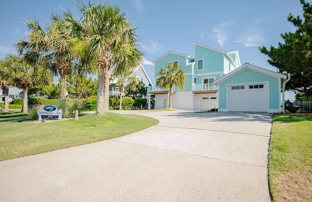 Serenity By The Sea By Oak Island Accommodations-1