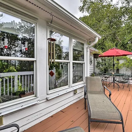 Cottage Garden Home With Screened Patio And Yard!-2