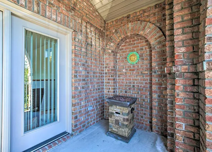 1/2 Mi To Riverwalk! Historic Dtwn Southport Condo