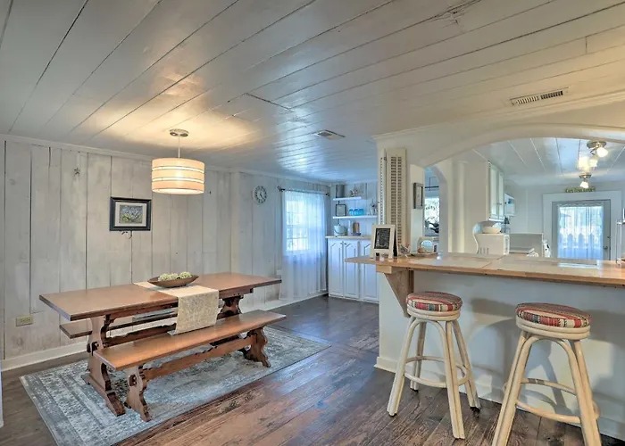 Coastal, Walkable Home In Historic Southport!